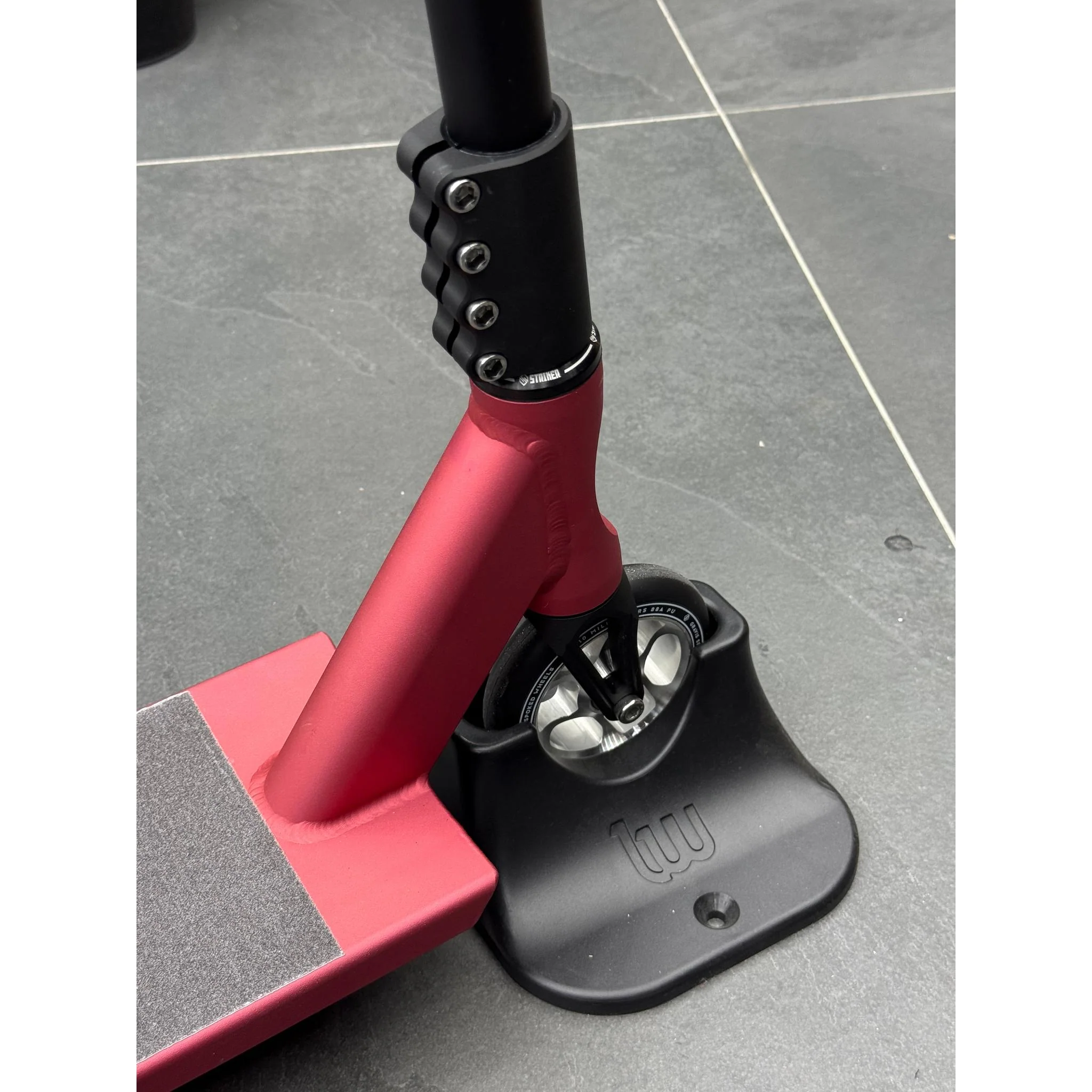 Scooter Custom Build Gravis Special Edition Black/Red - Image 6